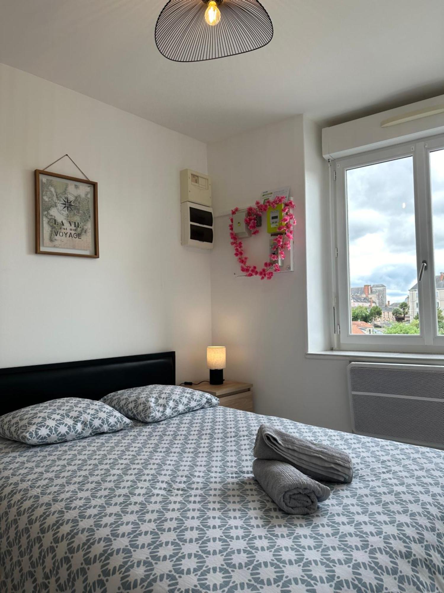Appartement Cosy En Centre Ville Cholet Kültér fotó